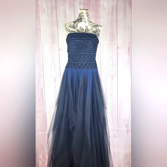 BCBGMaxAzria Dresses & Skirts - BCBG Maxazria Evening Gown, size 8